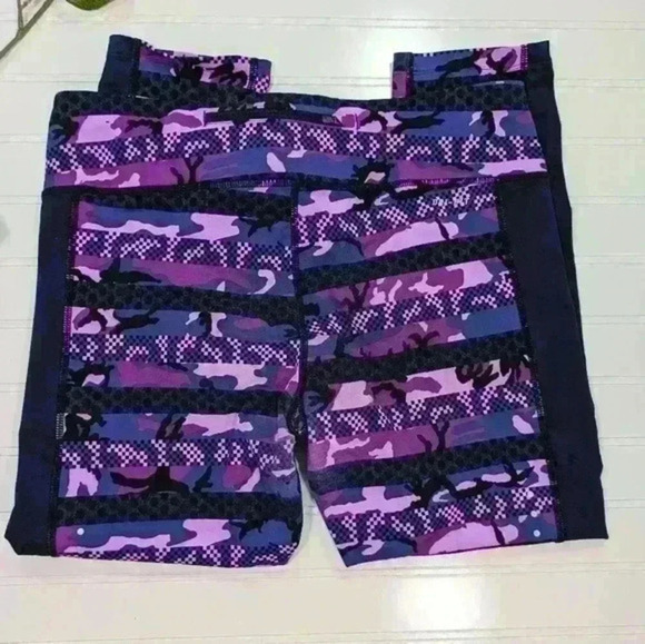 Nike Dri-Fit Purple/Black Patterned Cropped Leggings - Picture 2 of 5